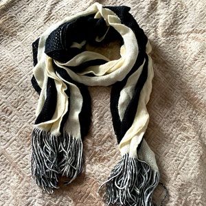 ~NWOT~ Black and Cream Ruffled Scarf with Fringe